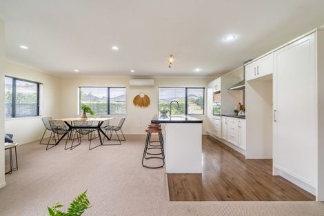 Photo of property in 48 Sunstone Crescent, Brown Owl, Upper Hutt, 5018