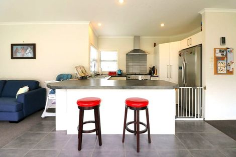 Photo of property in 1 Medallion Court, Kelvin Grove, Palmerston North, 4414