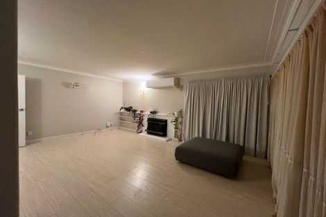 Photo of property in 17 Bradbury Road, Botany Downs, Auckland, 2010