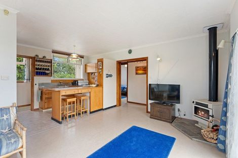 Photo of property in 16 Hughes Street, Waikanae Beach, Waikanae, 5036