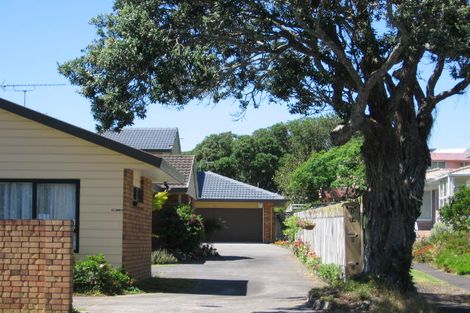 Photo of property in 2/12 Shakespeare Road, Milford, Auckland, 0620