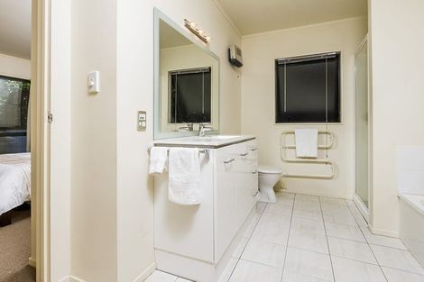 Photo of property in 19/19 Bush View Lane, Northcote Point, Auckland, 0627