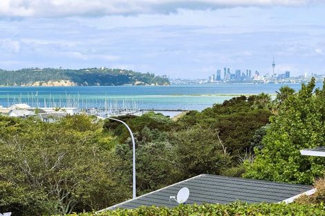 Photo of property in 33 Marina View Drive, West Harbour, Auckland, 0618