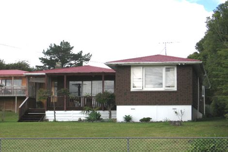 Photo of property in 30 Chilcott Road, Henderson, Auckland, 0612