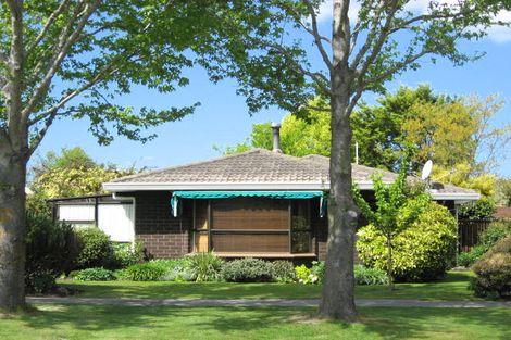 Photo of property in 15 Witbrock Crescent, Burnside, Christchurch, 8053