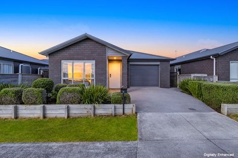 Photo of property in 16 Domain Street, Waiuku, 2123