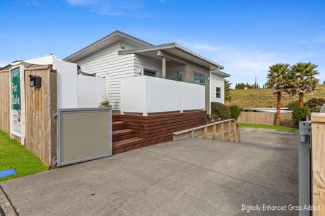 Photo of property in 13a Heta Road, Highlands Park, New Plymouth, 4312