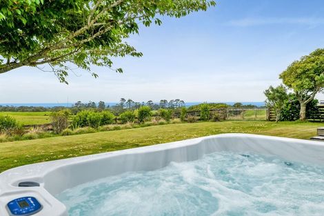 Photo of property in 1444 Carrington Road, Hurworth, New Plymouth, 4371