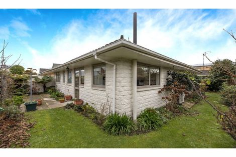 Photo of property in 2/2a Chilcombe Street, Ilam, Christchurch, 8041