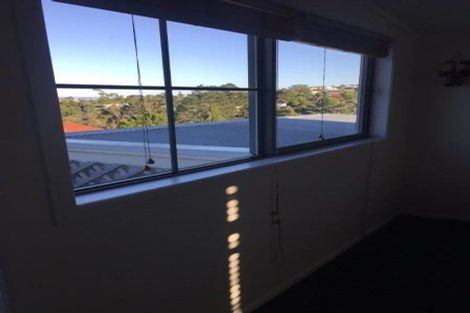 Photo of property in 32 Peter Terrace, Castor Bay, Auckland, 0620