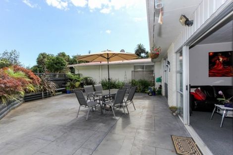 Photo of property in 2/12 Ambury Place, Merrilands, New Plymouth, 4312