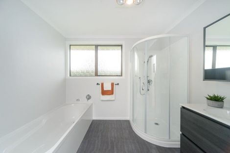 Photo of property in 8 Adams Place, Kelvin Grove, Palmerston North, 4414