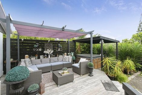 Photo of property in 1/26 Kamara Road, Glen Eden, Auckland, 0602