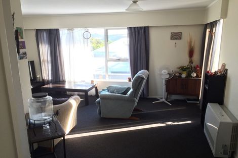 Photo of property in 11 Retter Street, Paparangi, Wellington, 6037