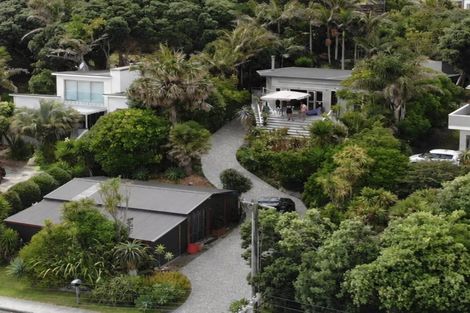 Photo of property in 22 Domain Crescent, Muriwai, Waimauku, 0881