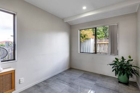 Photo of property in 1/13 Martin Place, Kelston, Auckland, 0602