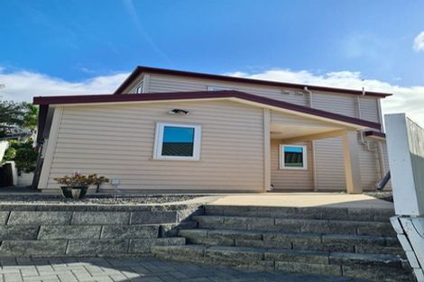 Photo of property in 36 Trias Road, Totara Vale, Auckland, 0629