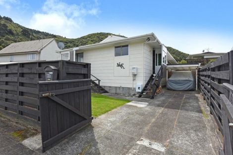 Photo of property in 69a Hartford Crescent, Totara Park, Upper Hutt, 5018