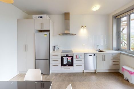 Photo of property in 16 Napier Street, Karaka Bays, Wellington, 6022