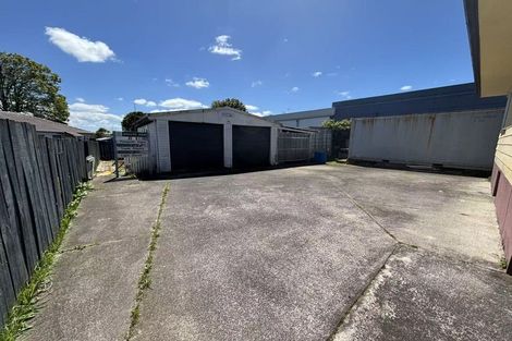 Photo of property in 190 Universal Drive, Henderson, Auckland, 0610
