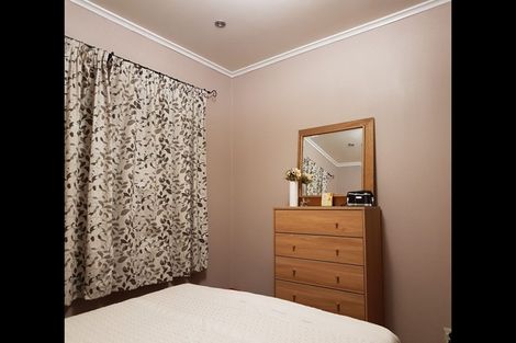 Photo of property in 2/10 Ocean View Road, Northcote, Auckland, 0627