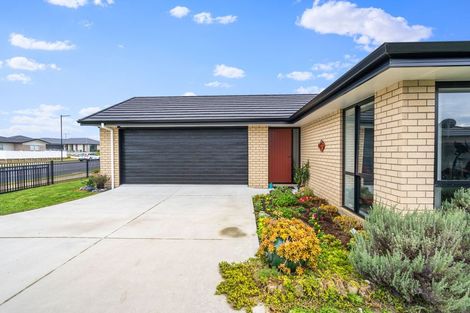 Photo of property in 36 Kitemaunga Avenue, One Tree Point, 0118