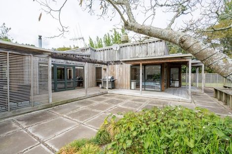 Photo of property in 915 Rangiotu Road, Rangiotu, Palmerston North, 4477