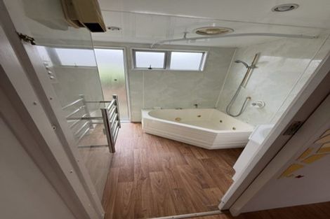 Photo of property in 8 Nyoli Street, Northcote, Christchurch, 8052