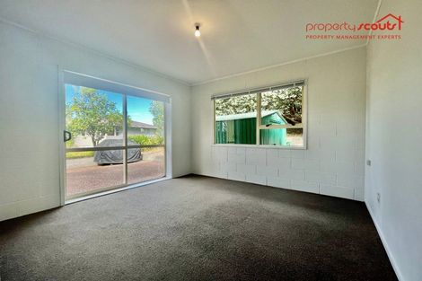 Photo of property in 2/22 Chivalry Road, Glenfield, Auckland, 0629