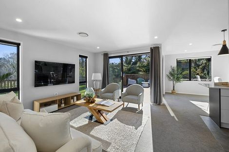 Photo of property in 8 Matau Lane, Ferndale, New Plymouth, 4310