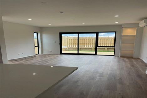 Photo of property in 13 Waimarie Drive, Karaka, 2578