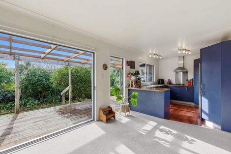 Photo of property in 19 Cabeleigh Drive, Helensville, 0800