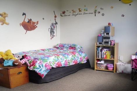 Photo of property in 5 Chartwell Drive, Eltham, 4322