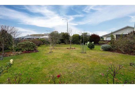 Photo of property in 20 Timaru Road, Waimate, 7924