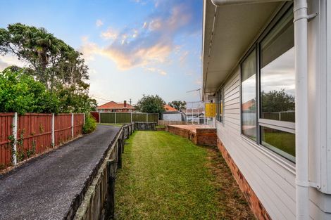 Photo of property in 120a Taylor Street, Blockhouse Bay, Auckland, 0600