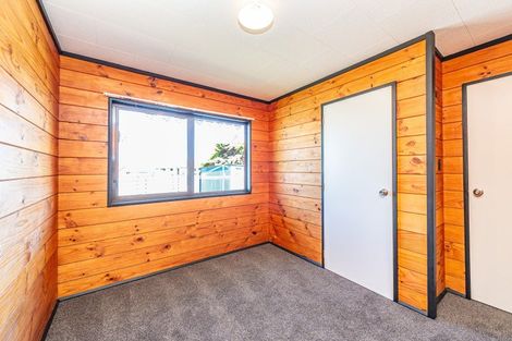 Photo of property in 35 Cross Street, Castlecliff, Whanganui, 4501