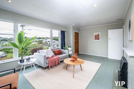 Photo of property in 35 Kahikatea Grove, Paparangi, Wellington, 6037