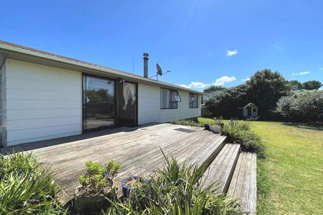 Photo of property in 100 Beach Road, Te Atatu Peninsula, Auckland, 0610