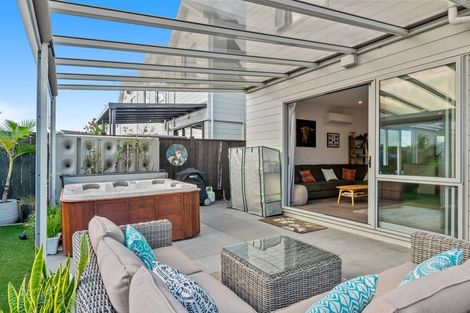 Photo of property in 28 Owen Chapman Drive, Red Beach, 0932