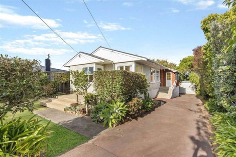 Photo of property in 6 Raines Avenue, Forrest Hill, Auckland, 0620