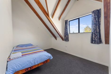Photo of property in 28 Heathcote Place, Fitzherbert, Palmerston North, 4410