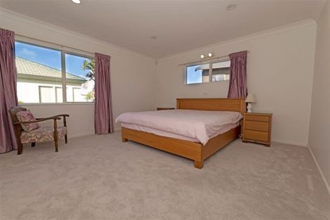 Photo of property in 2/89 Aberdeen Road, Castor Bay, Auckland, 0620