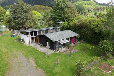 Photo of property in 302 North Manakau Road, Manakau, Levin, 5573
