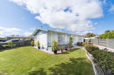 Photo of property in 8 Forbes Place, Kelvin Grove, Palmerston North, 4414