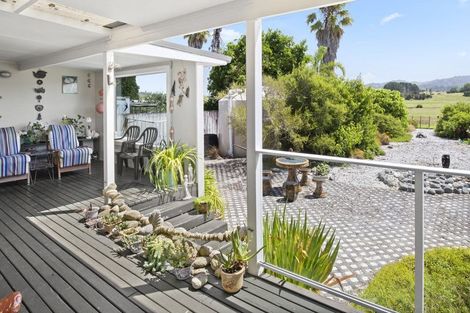 Photo of property in 867 East Coast Road, Kaiaua, Miranda, 2473