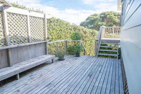 Photo of property in 25 Stratford Drive, Cable Bay, 0420