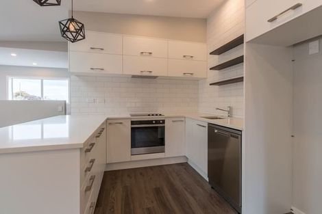 Photo of property in 1a Court Road, Tawa, Wellington, 5028