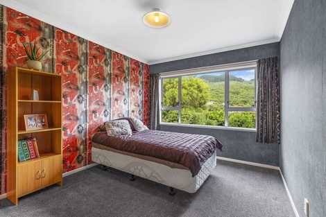 Photo of property in 21 Saint Johns Terrace, Tawa, Wellington, 5028