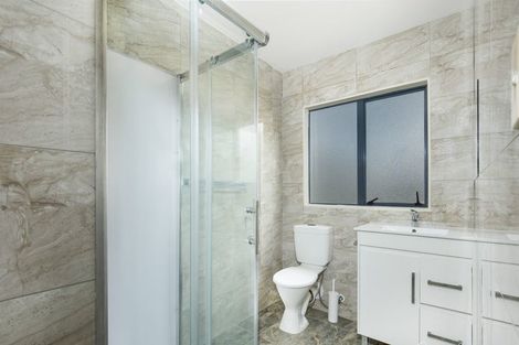 Photo of property in 1/6 Eulogy Place, Randwick Park, Auckland, 2105