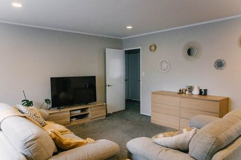 Photo of property in 1 Marbella Drive, Massey, Auckland, 0614